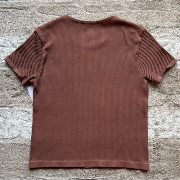 Abound Women's Ribbed Knit Cropped Short Sleeve Top in Brown Size XS\S - Picture 2 of 5
